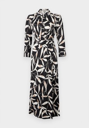 Μαύρο μακρυμάνικο φόρεμα τύπου wrap με λευκό και ταμπά αφηρημένο σχέδιο φύλλων, γιακά με κουμπιά και μήκος μέχρι τη μέση της γάμπας σε απλό φόντο.