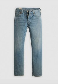 Jeans de denim azul claro con corte recto, cinco bolsillos y un sutil desgastado. Presentan una cremallera de botones y costuras en contraste.