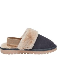 Tummansininen tossu, jossa on beigekanavilla vuorattu kaulus, pehmeä pinta ja joustava takahihna. Pohjassa on vaaleanruskea kumimateriaali, jossa on kuvio.