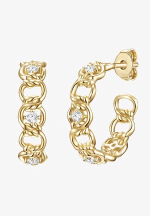 Pendientes de aro en tono dorado que presentan eslabones de cadena entrelazados y tres piedras preciosas transparentes. Acabado texturizado con un diseño pulido. Cierre seguro.