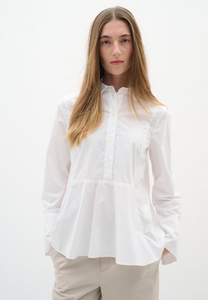 Weißes, langärmliges Hemd mit Knopfleiste im Peplum-Stil und Kragen. Glatter Stoff mit leichtem Glanz, ausgestattet mit einer verdeckten Knopfleiste und Manschetten.