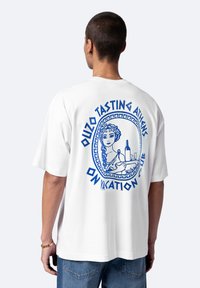 On Vacation - OUZO TASTING UNISEX - Tricou cu imprimeu - white Imagine miniatură 1