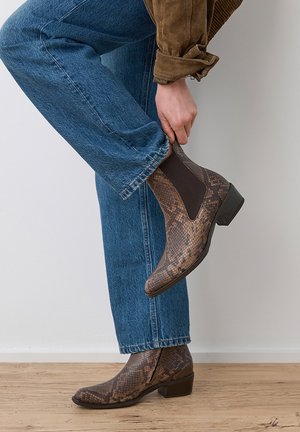 Paul Green, PAUL GREEN DAMEN - CHELSEA BOOTS 8297-006 BRAUN 40 - Ankle boots - braun