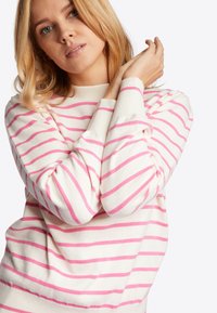 Rich & Royal MIT MOCKNECK - Strickpullover - pink power