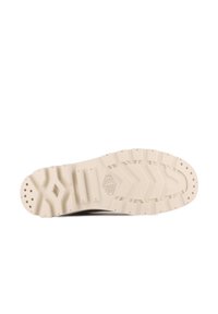 Semelle de chaussure en caoutchouc beige texturé, avec des rainures profondes et des motifs pour une meilleure adhérence, incluant des détails circulaires et en forme de diamant.