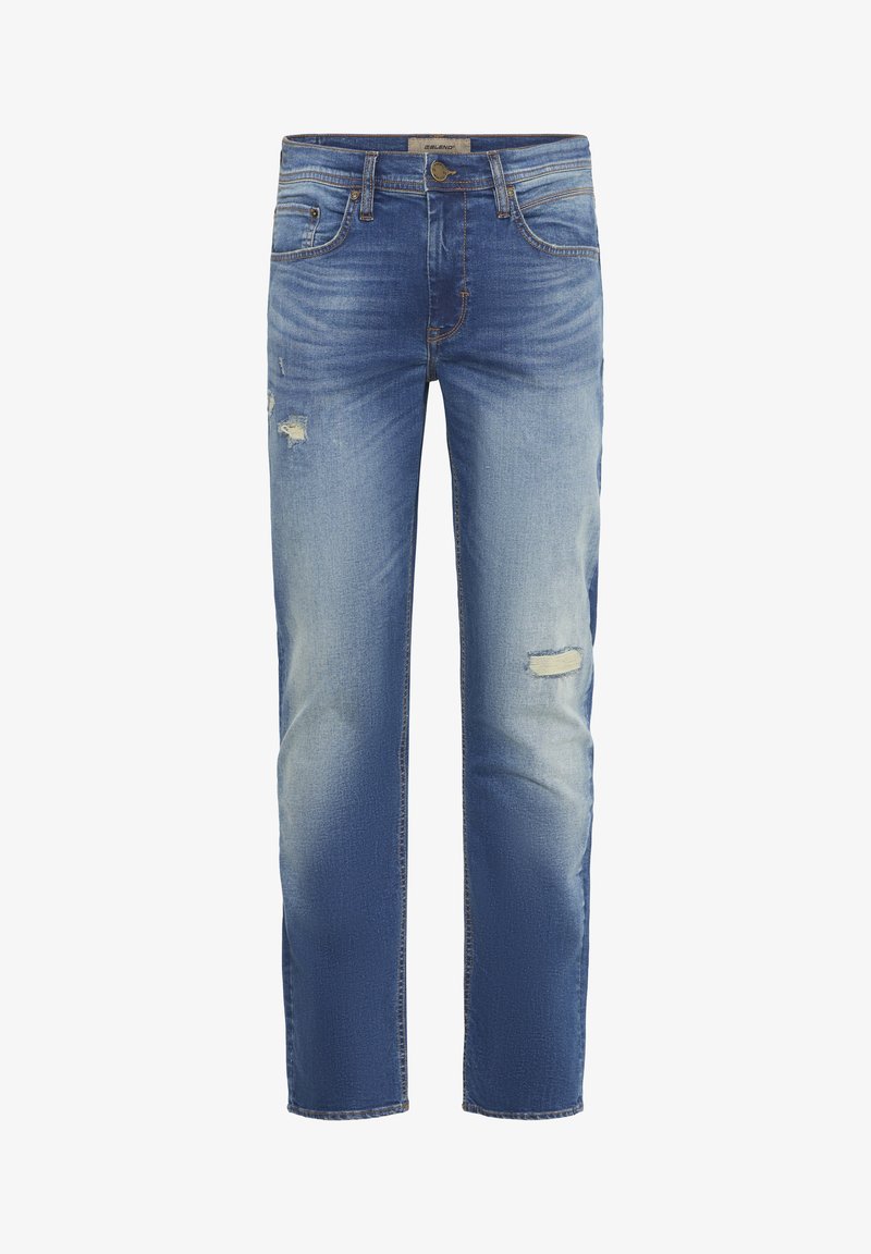 Jeans de mezclilla azul desgastados con áreas deshilachadas, diseño de pierna recta, cierre de botón y cremallera, y estilo de cinco bolsillos.