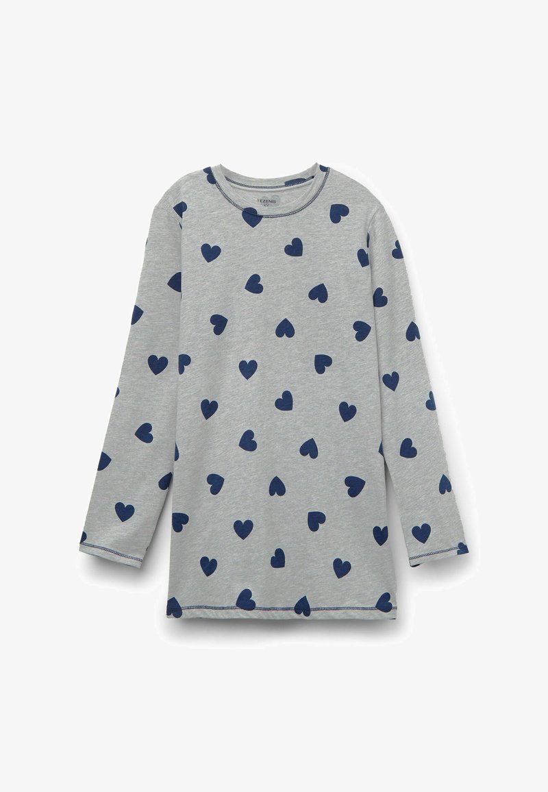 Šedá dlouhá trička s dlouhým rukávem vyrobená z jemné látky, s námořnickými modrými vzory srdce, kulatým výstřihem a šitými okraji na rukávech a lemu.