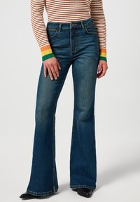 Wrangler FIERCE - Alt laienevad teksad - phoenix
