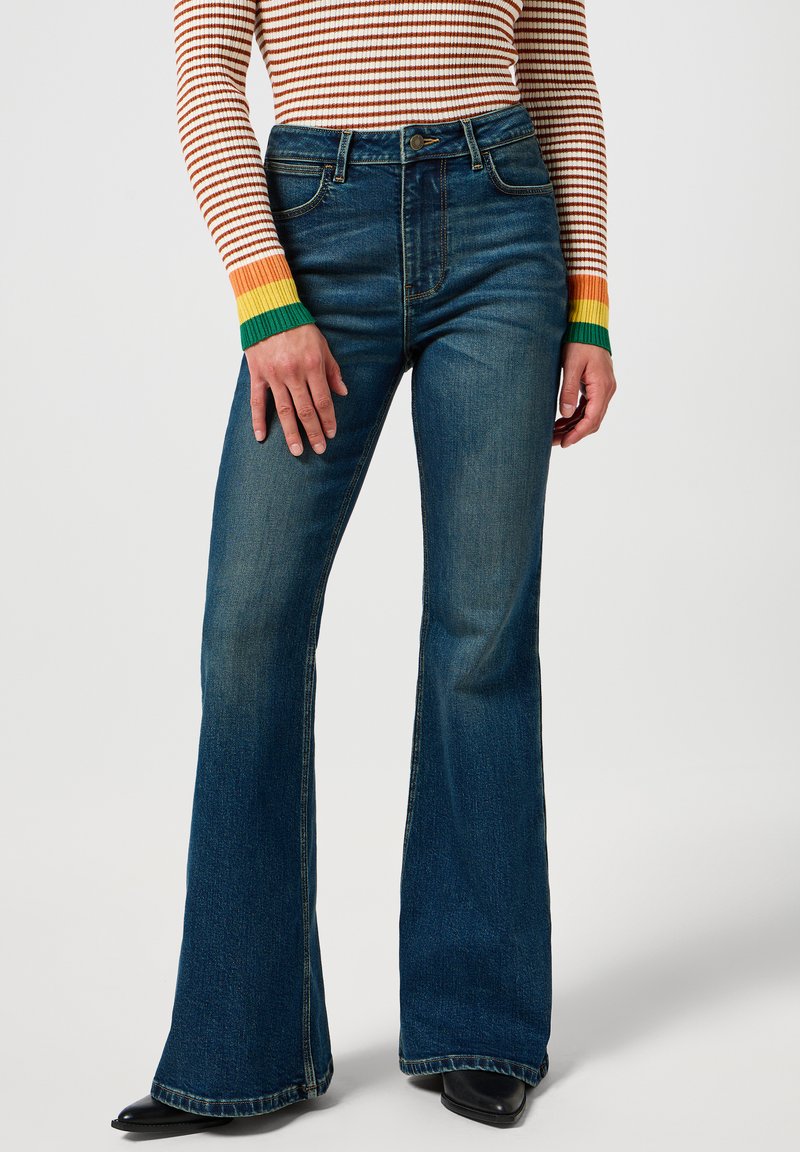 Wrangler FIERCE - Alt laienevad teksad - phoenix