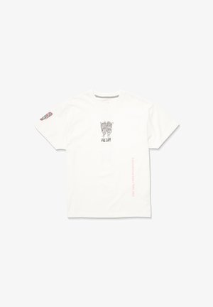 Witte katoenen t-shirt met een centraal ontwerp van een masker, "Volcom" tekst, en mouwontwerp met kleurrijke accenten. Inclusief tekst aan de zijkant.