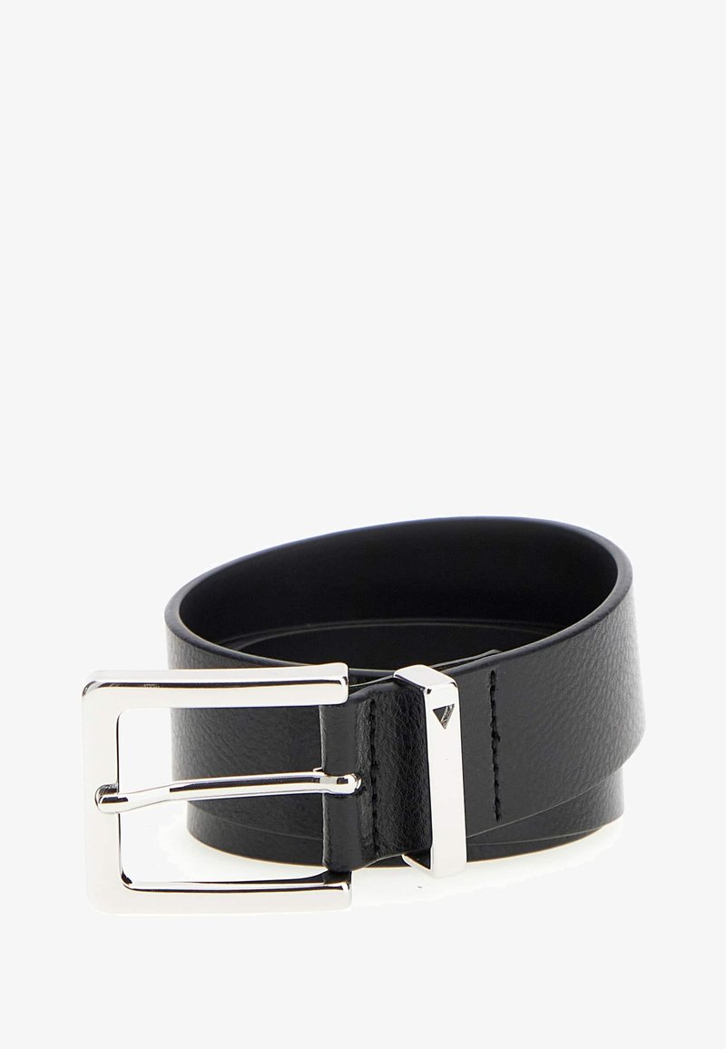 Cintura in pelle nera con una texture liscia, dotata di una fibbia rettangolare in argento e un design minimalista. Linee pulite e accenti semplici.