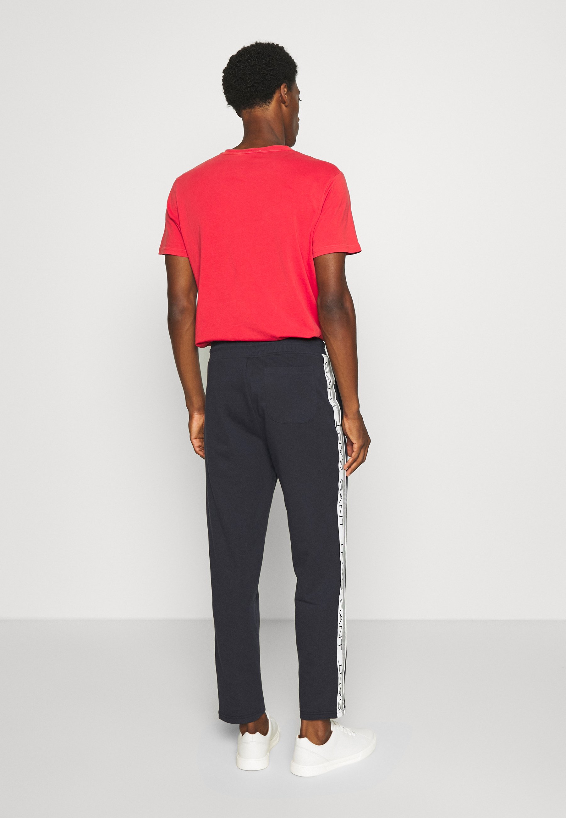 Byxor | Herr | Köp herrbyxor online på Zalando.se Byxor | Herr | Köp herrbyxor online på Zalando.se