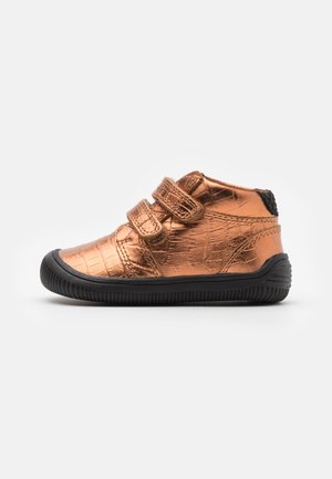 TRISTAN - Baby shoes - burnished copper