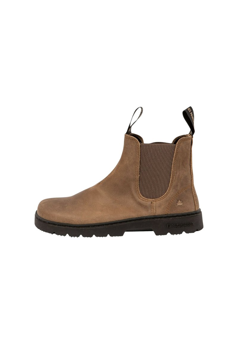 Botas de tobillo de cuero marrón con paneles elásticos en los laterales, tiradores, acabado de ante texturizado y suelas de goma para mayor tracción.