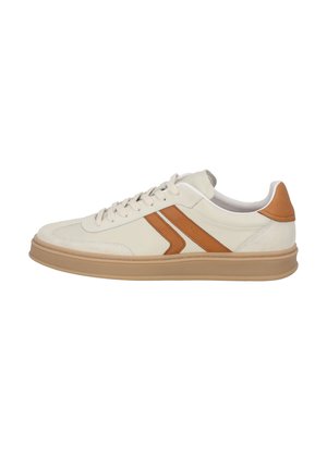 Sneaker aus cremefarbenem Leder und Wildleder mit braunen Akzenten und Gummisohle. Abgerundete Spitze, flache Schnürsenkel und kontrastierende Seitestreifen.