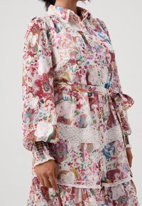 YAS Petite Abito a camicia - white