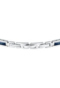Bracciale in metallo argentato con anelli intrecciati, dalla finitura lucida, con alcuni anelli che incorporano accenti blu e dettagli incisi con il logo.