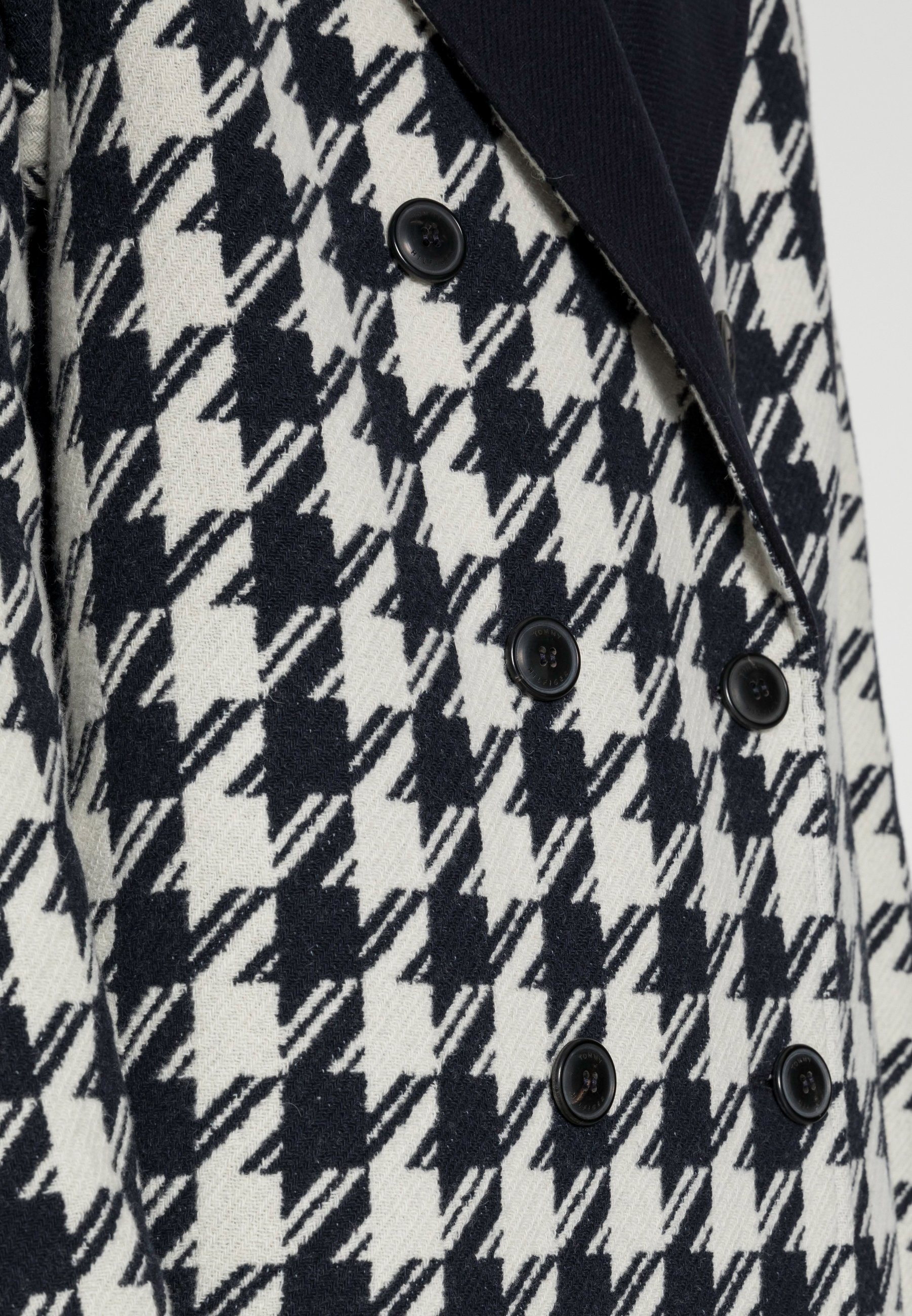 green houndstooth coat