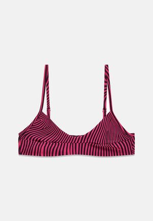 Pink-schwarz gestreiftes Bikini-Oberteil mit verstellbaren dünnen Schulterträgern und nahtlosem Unterbrustband vor einfarbigem Hintergrund.
