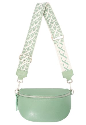 Sac à épaule en cuir vert avec une forme arrondie. Il présente une surface texturée et une bandoulière réglable à motif en vert menthe et crème.