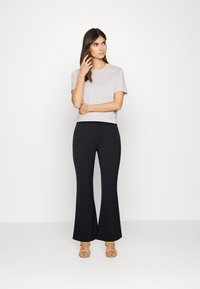 MARCIANO BY GUESS Calças - schwarz