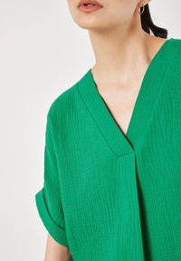 Apricot VNECK  - Bluse - green