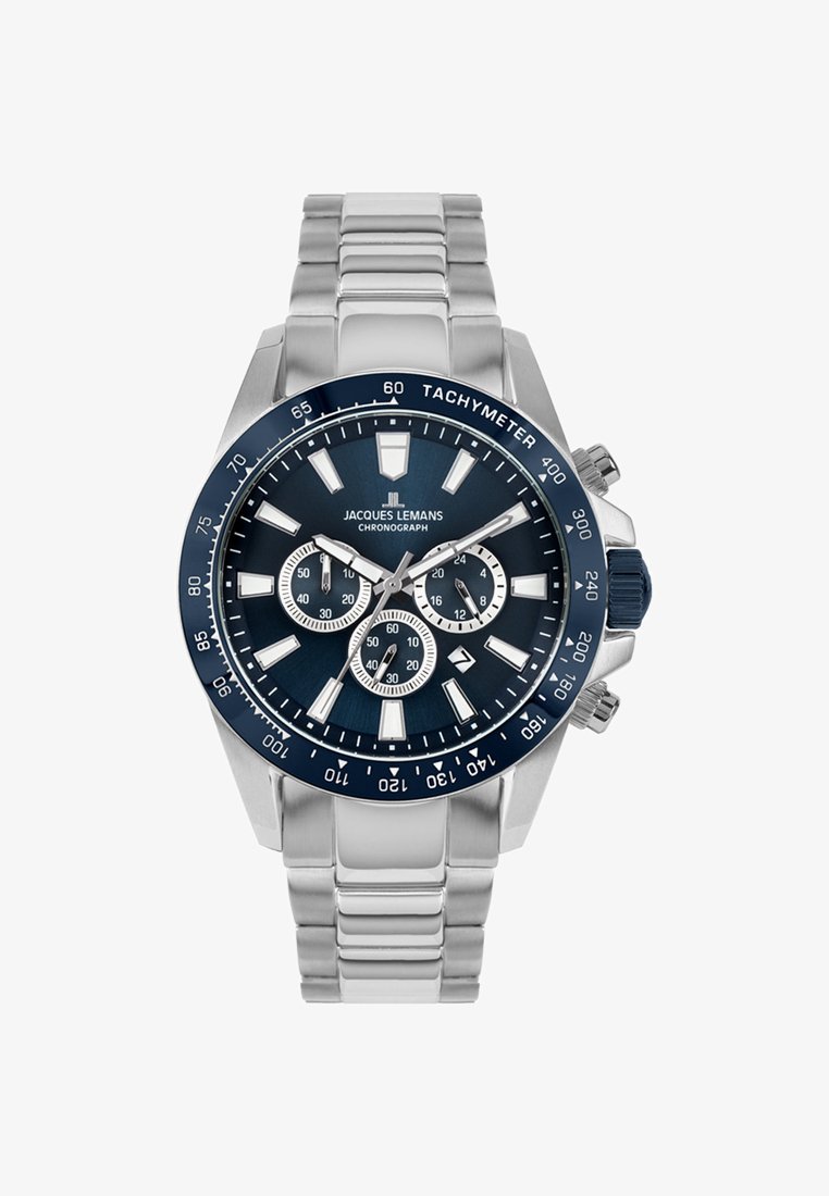 Stainless steel kronografklocka med en blå urtavla, silverfärgade timmarkeringar, tachymeterskal, och tre subdials. Har en länkarmband.