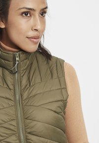 Oxmo OXTelppa - Weste - ivy green