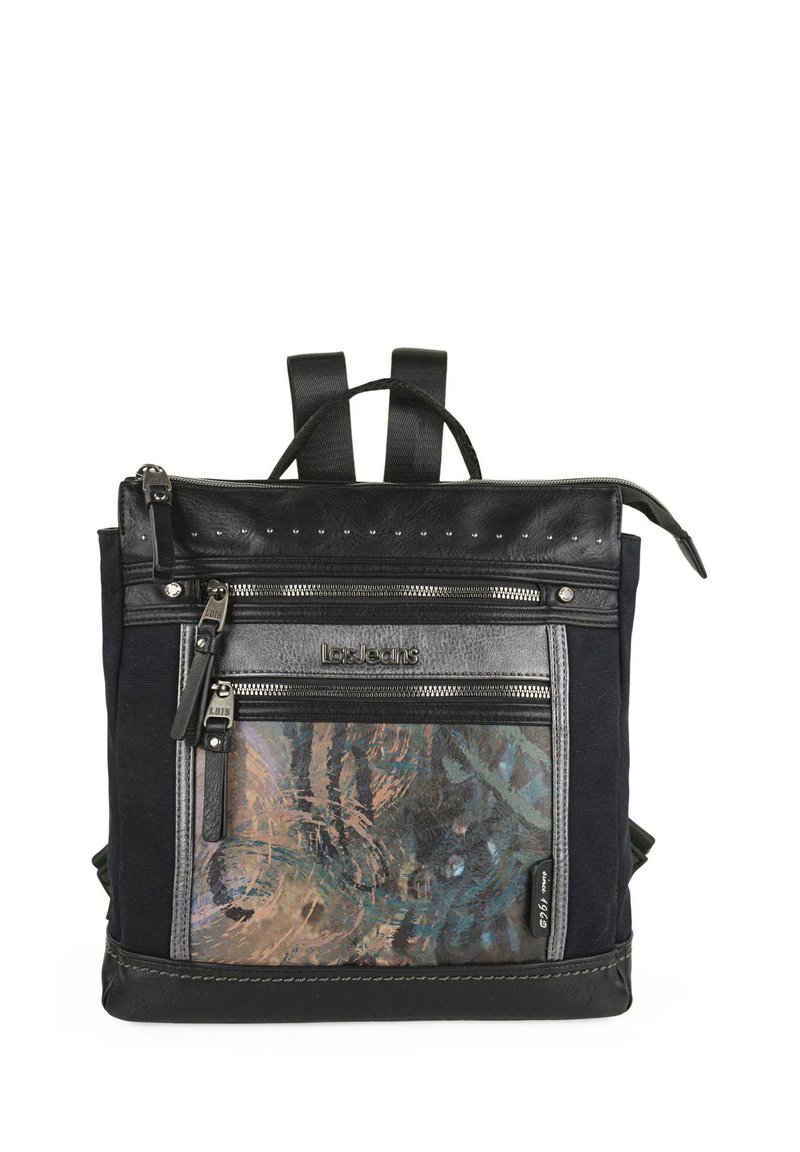 Mochila de lona negra y cuero con un bolsillo frontal con cremallera, un panel impreso colorido, dos correas y acentos de hardware destacados.