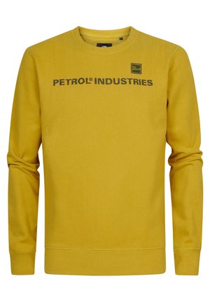 Geel katoenen sweatshirt met lange mouwen, voorzien van een ronde hals, geribde manchetten en de tekst "PETROL INDUSTRIES" in het zwart op de borst.