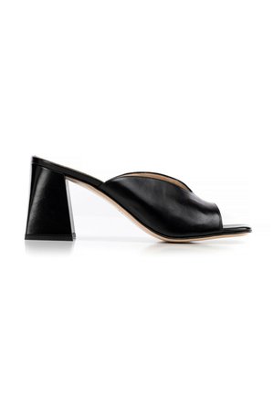 Mules noires en cuir à bout ouvert avec un design arrondi, dotées d'un talon bloc et d'une surface lisse. Pas de motifs ou d'ornements visibles.