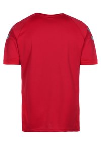 Rood sportshirt met korte mouwen, een ronde hals en met textuuraccenten op de schouders. Lichtgewicht, ademend materiaal.