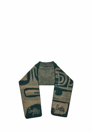Sciarpa spessa lavorata a maglia con motivi astratti verde scuro e beige e la parola "Onetree" scritta in corsivo su entrambe le estremità.