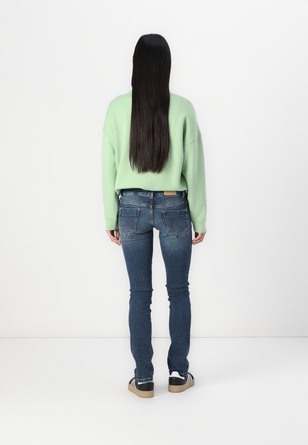 LOW RISE - Slim fit jeans - ceonna wash2