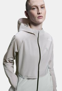 On CORE  - Laufjacke - fade   glacier