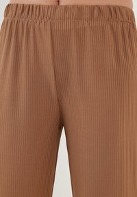 LELA REGULAR FIT - Hlače - biscuit