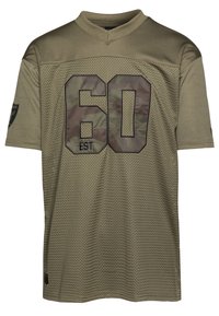 Olivgrön nättröja för sport med kamouflagenummer 60 och "EST" på framsidan, korta ärmar och Raiders-märken på vänster ärm.