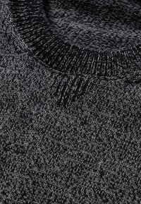 hessnatur Strickpullover - anthrazit