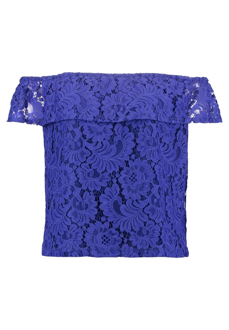 Fialový krajkový top s off-the-shoulder designem, zdobený květinovými vzory a vlnkovaným lemem. Vyrobený z lehké, texturované tkaniny.