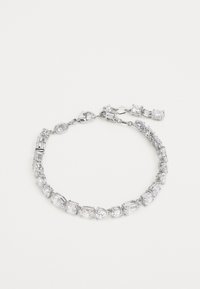 Pulseira de prata com cristais claros retangulares e ovais, ligados com configurações metálicas; acabamento polido; fecho ajustável com uma corrente extra.