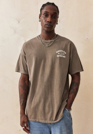 ESPRESSO TEE - Print T-shirt - brown