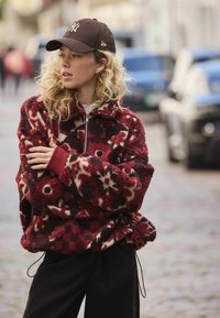 PLUSH BORG QUATERZIP LONGSLEEVE - Sweat polaire - burgundy red floral