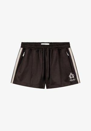 Pantaloncini sportivi neri con strisce laterali bianche, vita elastica con coulisse, tasche con cerniera e logo bianco sulla gamba sinistra.
