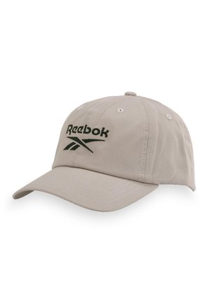 Casquette de baseball beige clair avec une visière incurvée, ornée d'un logo Reebok vert foncé brodé sur le panneau avant.