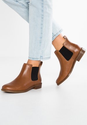 Clarks Dames Taylor Shine Laarzen Donker Olijfgroen