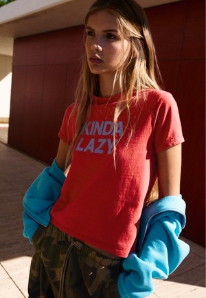 PULL&BEAR, GRAPHIC T-SHIRT-T-SHIRT - T-shirt imprimé - red