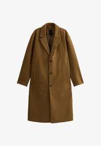 Abrigo de lana marrón con cuello con muesca, cierre de un solo botón, dos bolsillos frontales y un forro interior suave.