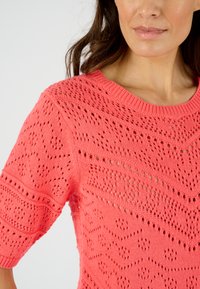 Damart AJOURÉE MANCHES AUX COUDES  - Camiseta estampada - corail