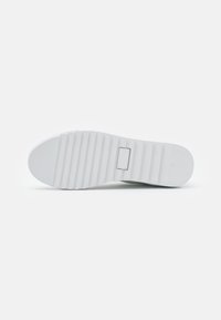 Steve Madden OLIVERO - Sapatilhas - white