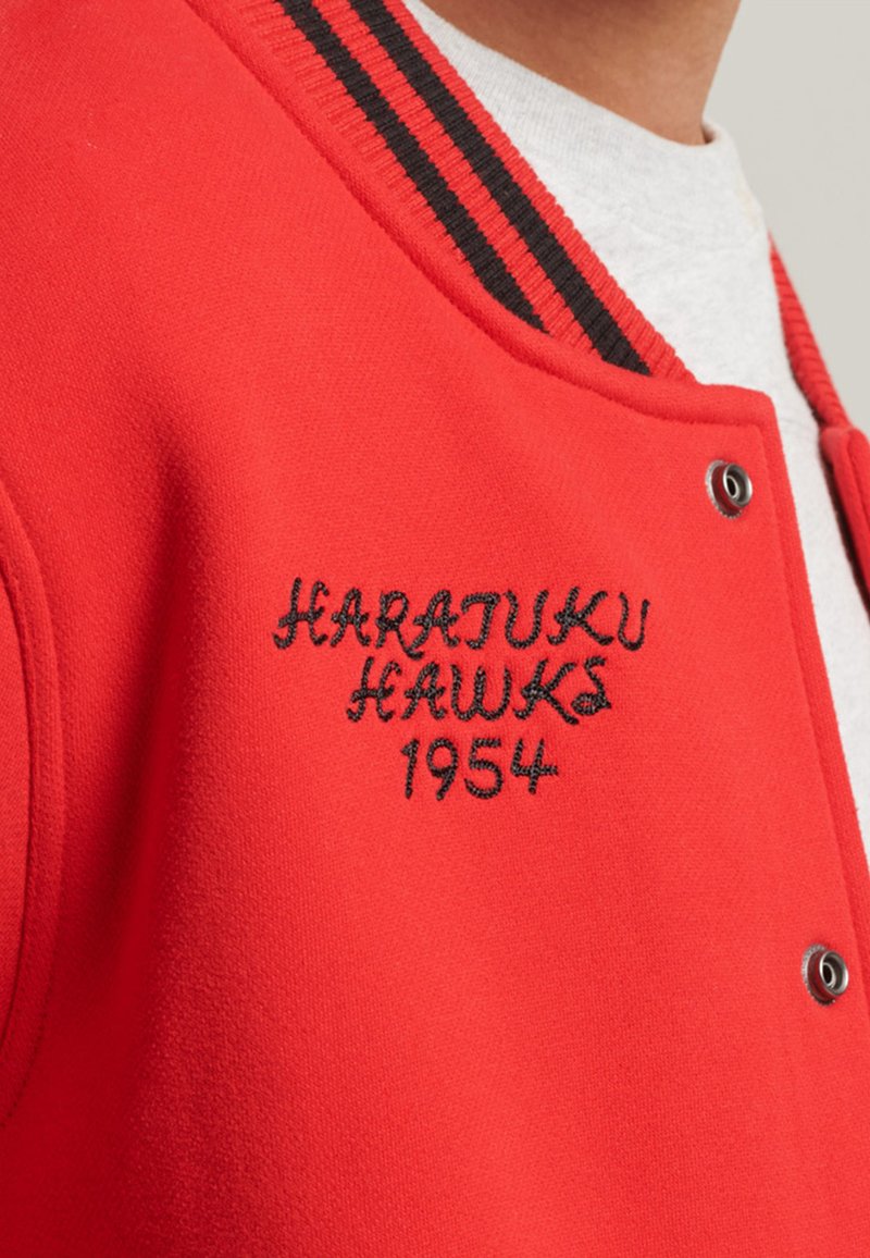 Herren Leichte Jacken | Superdry COLLEGIATE Bomberjacke rebel red/rot - VK00104 Herren Leichte Jacken | Superdry COLLEGIATE Bomberjacke rebel red/rot - VK00104